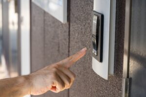 NHK集金人が断っても何度も訪ねてくる理由とは？