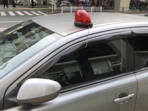 捜査用の覆面パトカーは交通違反を取り締まらない