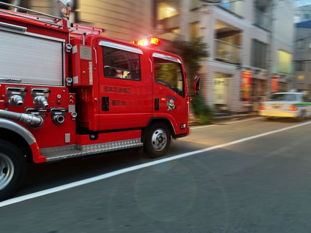 消防車のサイレンはパトカーや救急車と何が違う？