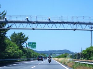 警察のNシステムに撮影されないまま移動する方法