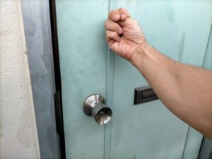 NHK集金人の強引な態度の理由はノルマにあった