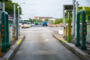 ETCカード期限切れで専用レーンに入るとどうなる？