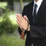 喪服にネクタイピンを付けない葬儀マナーの理由