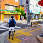 女性警察官の制服で夏服ベストは1着いくら？