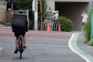 自転車は右側通行するといきなり赤キップの危険