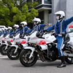 交通機動隊の制服は上下セットで1着2万7000円する？