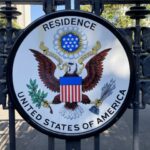 外交官が乗る「青ナンバー」は駐車違反し放題か？