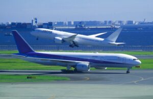 フライトレーダー24の使い方で世界情勢がわかる