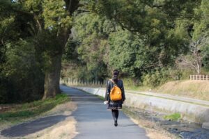 位置情報共有アプリで相手をどこまで監視できる？