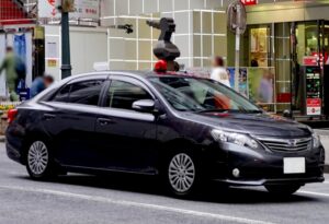 刑事が乗る捜査用の覆面パトカーに多い車種とは？