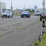 ネズミ捕りで警察官は何人くらい配置されている？