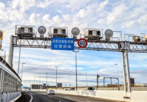 オービスは赤切符で一発免停の速度違反のみ撮影する