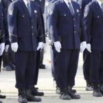 警察官に会ったら確認すべき階級章と番号標とは