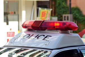 パトカーの赤色灯は最新のLEDタイプで定価23万6千円