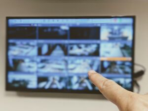 監視カメラが見れるサイトは設定の甘さを警告する