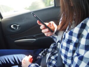 後部座席シートベルト着用率ワーストワンは沖縄県