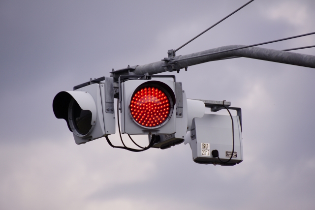 一灯式信号の赤点滅は停止位置で一時停止が必要