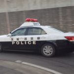 パトカーのサイレン音は4秒と8秒で緊急度が違う