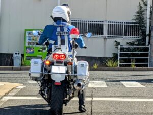 白バイ隊員が待ち伏せする交通違反しやすい信号とは？