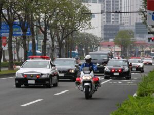 SPはスーツ着用であえてボタンを外しておく理由